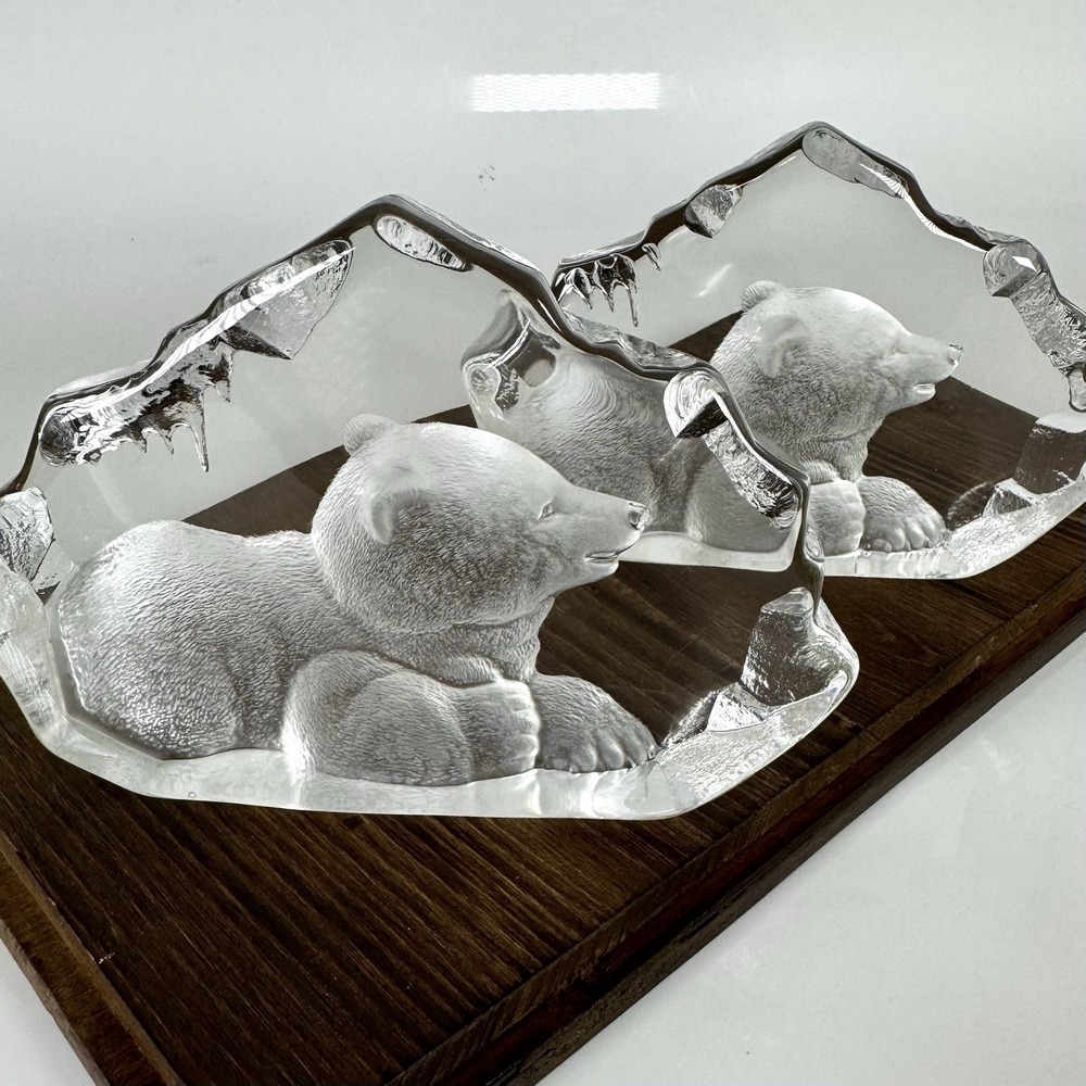 Pair Mats Jonasson Sweden Lead Crystal Polar Bear Sculptures 3516 Handmade Glass